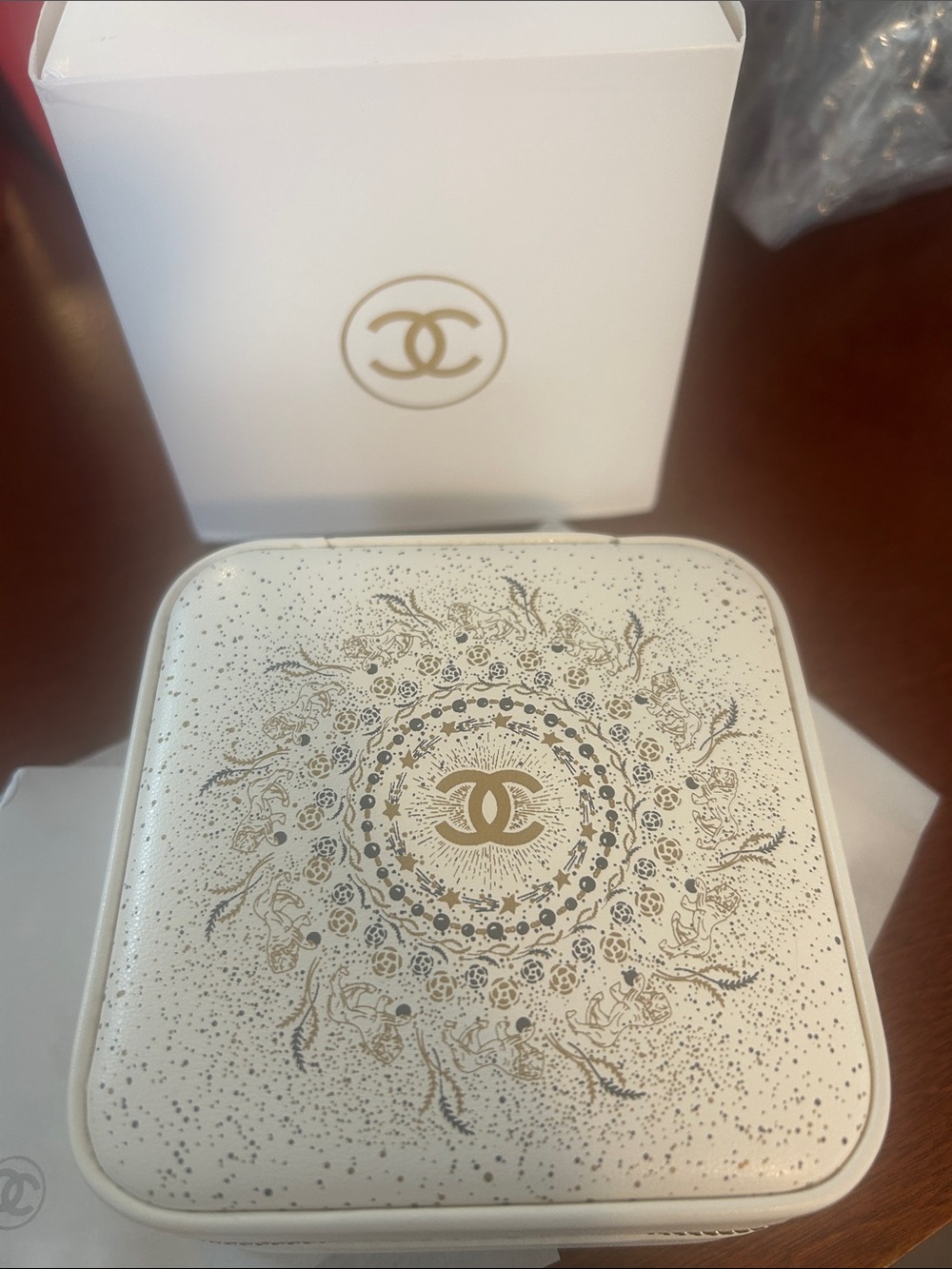 White and Gold Decorative Jewelry Box